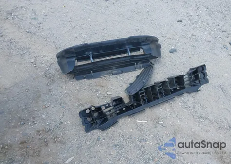 2015 Ford Focus Se z USA, uszkodzony, nr VIN 1FADP3F2XFL237938